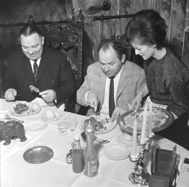 Service, Gäste beim Essen