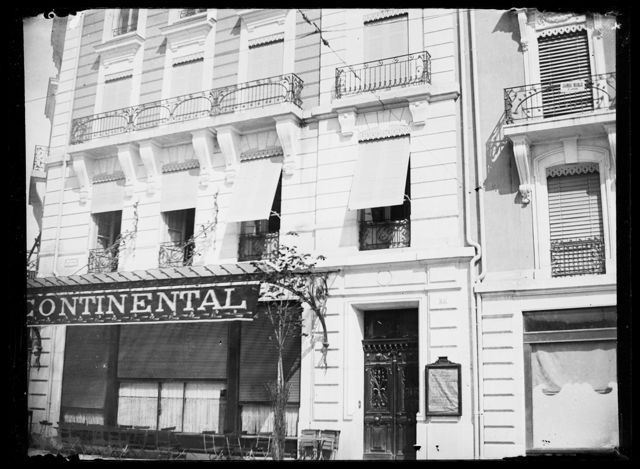 Eingang des Hotel Continental
