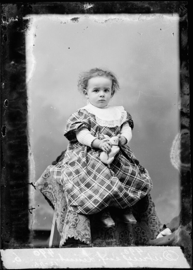 Portrait de l'enfant Dutruy, Luins