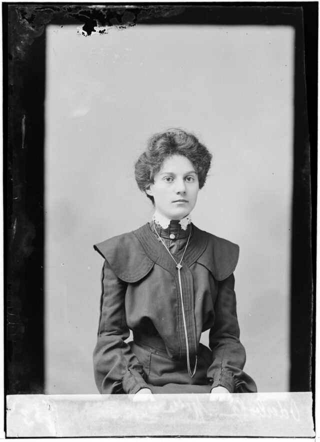 Portrait d'une jeune fille Oderbolz
