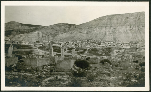 Ancien cimetière turc sur les hauteurs de Balcie