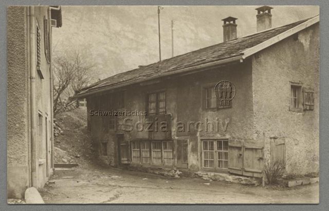 'Hütte', 2-Familienhaus in Netstal