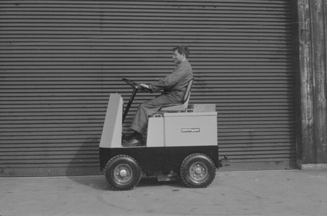 Elektro-Schlepper Typ E 3063, hergestellt von Oehler für Jelmoli Zürich