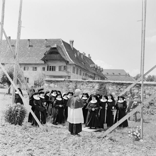 Kloster St. Joseph, Spatenstich Juni 1962